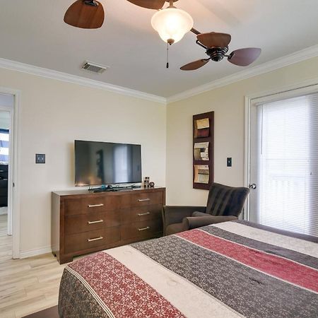 Galveston Escape With Entertainment Patio And Deck! Villa Exterior foto