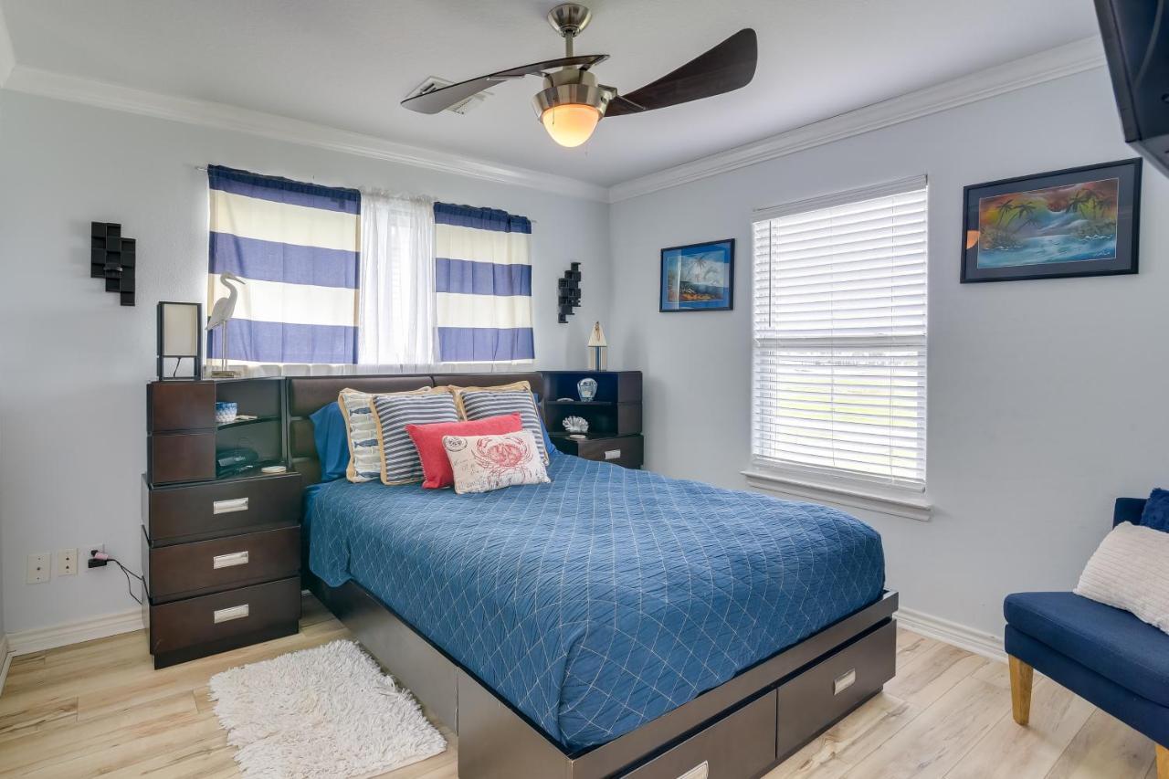 Galveston Escape With Entertainment Patio And Deck! Villa Exterior foto
